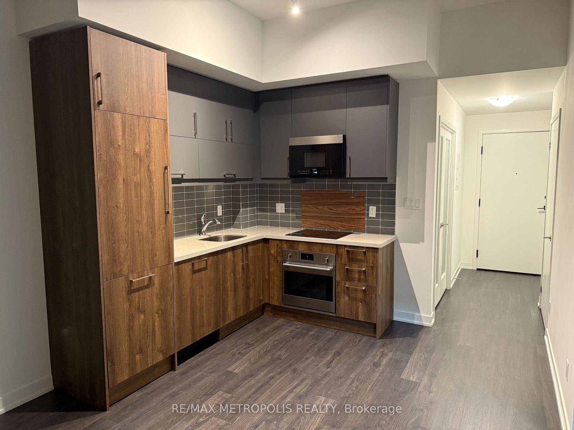 Welcome to Penthouse Unit B1814 at 292 Verdale Crossing in the heart of Downtown Markham !