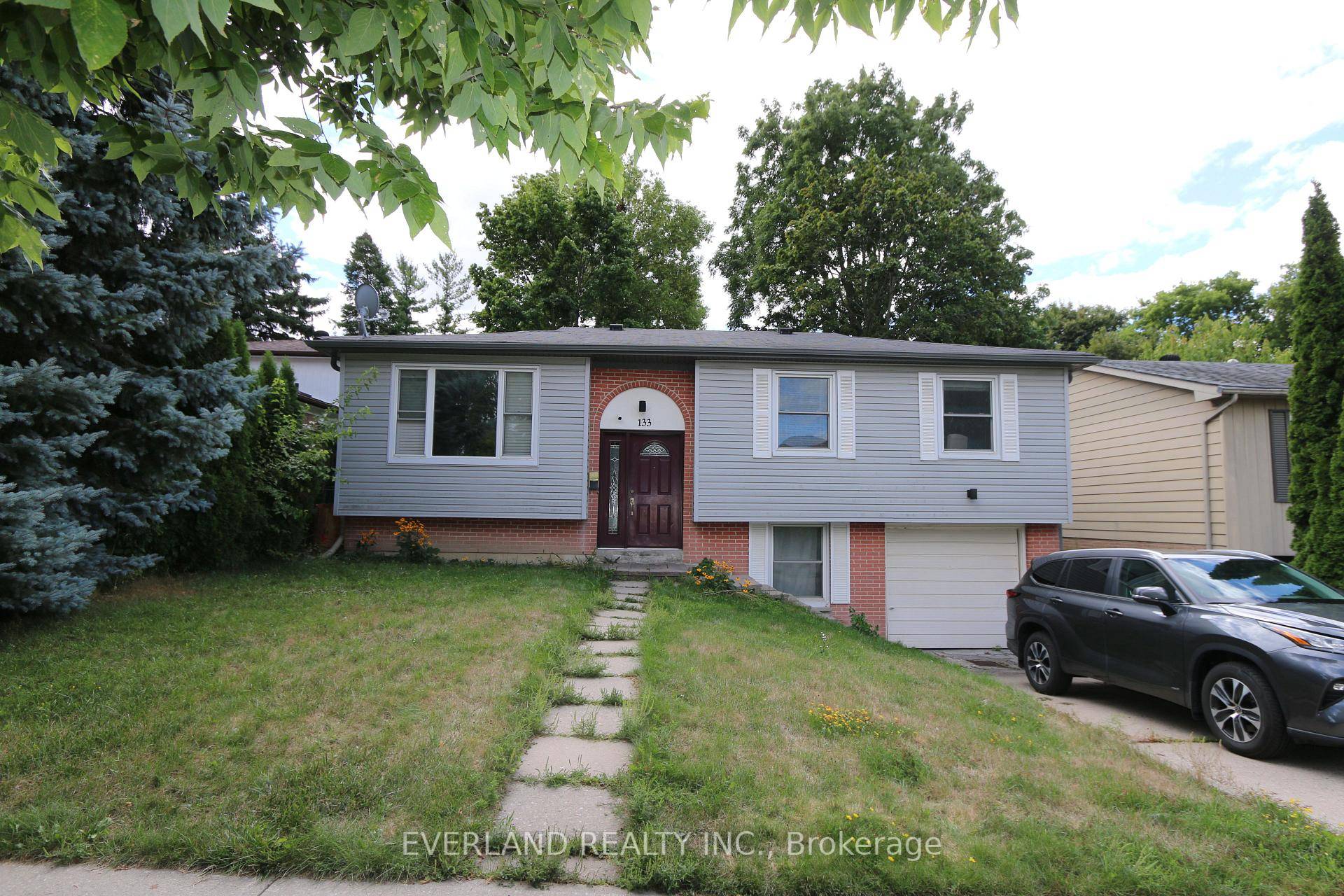 Located In the Quiet and High Demanded Community with Top Schools Hillmount P.