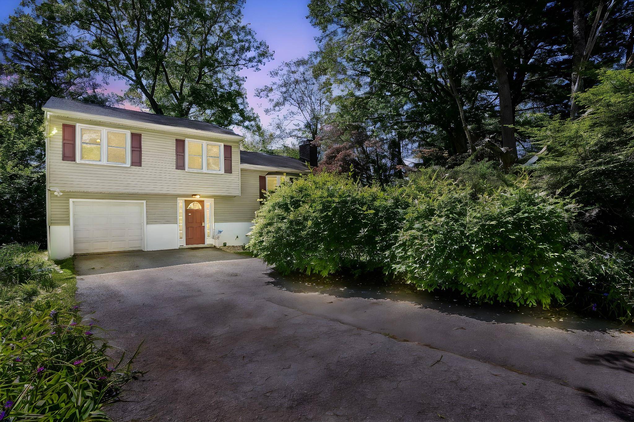 Welcome to 7 Adele Court a location that truly has it all !