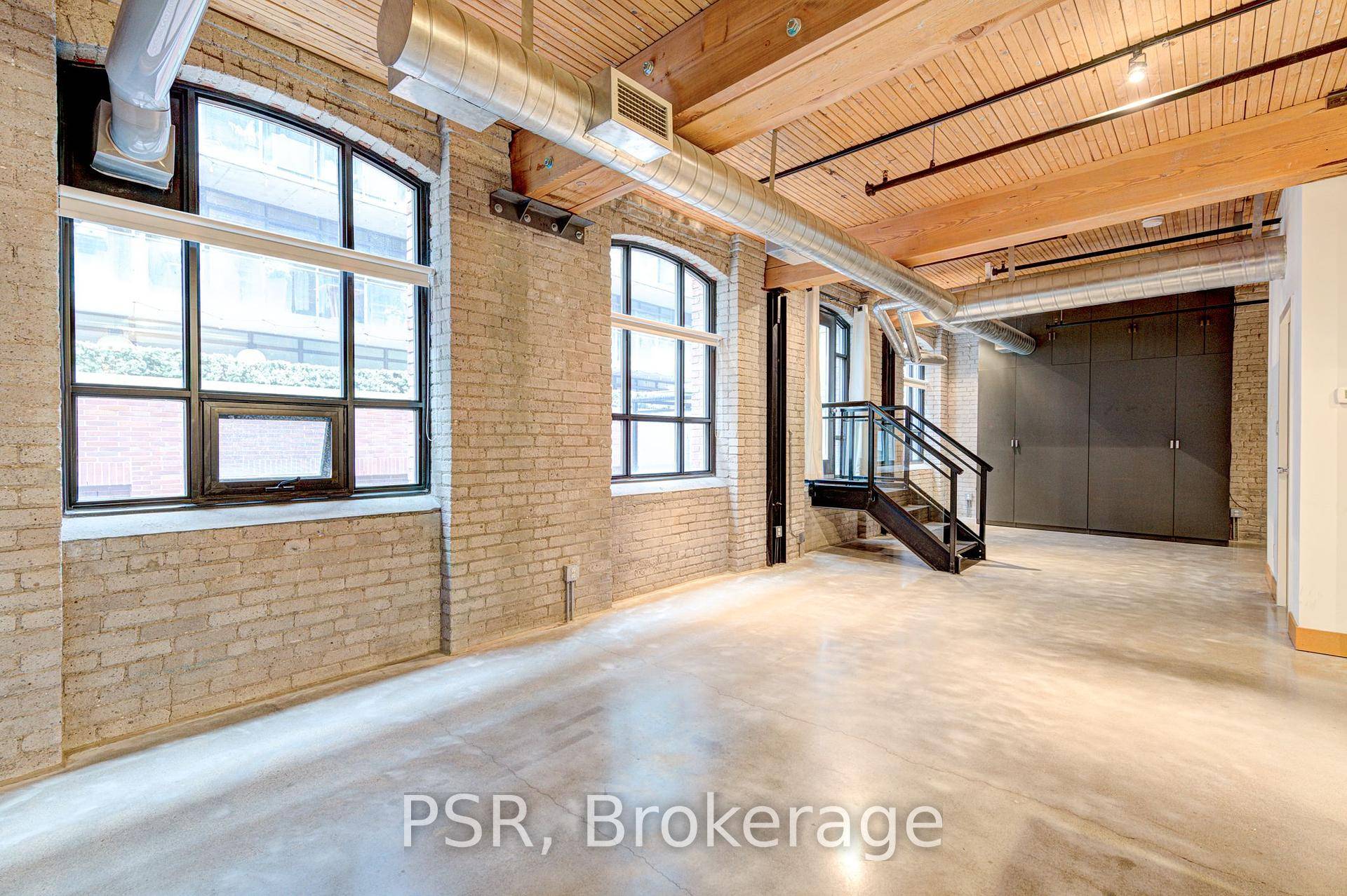 This Must See Large 1B 1Bath W Parking amp ; Locker In Broadview Lofts Won't Last Long.