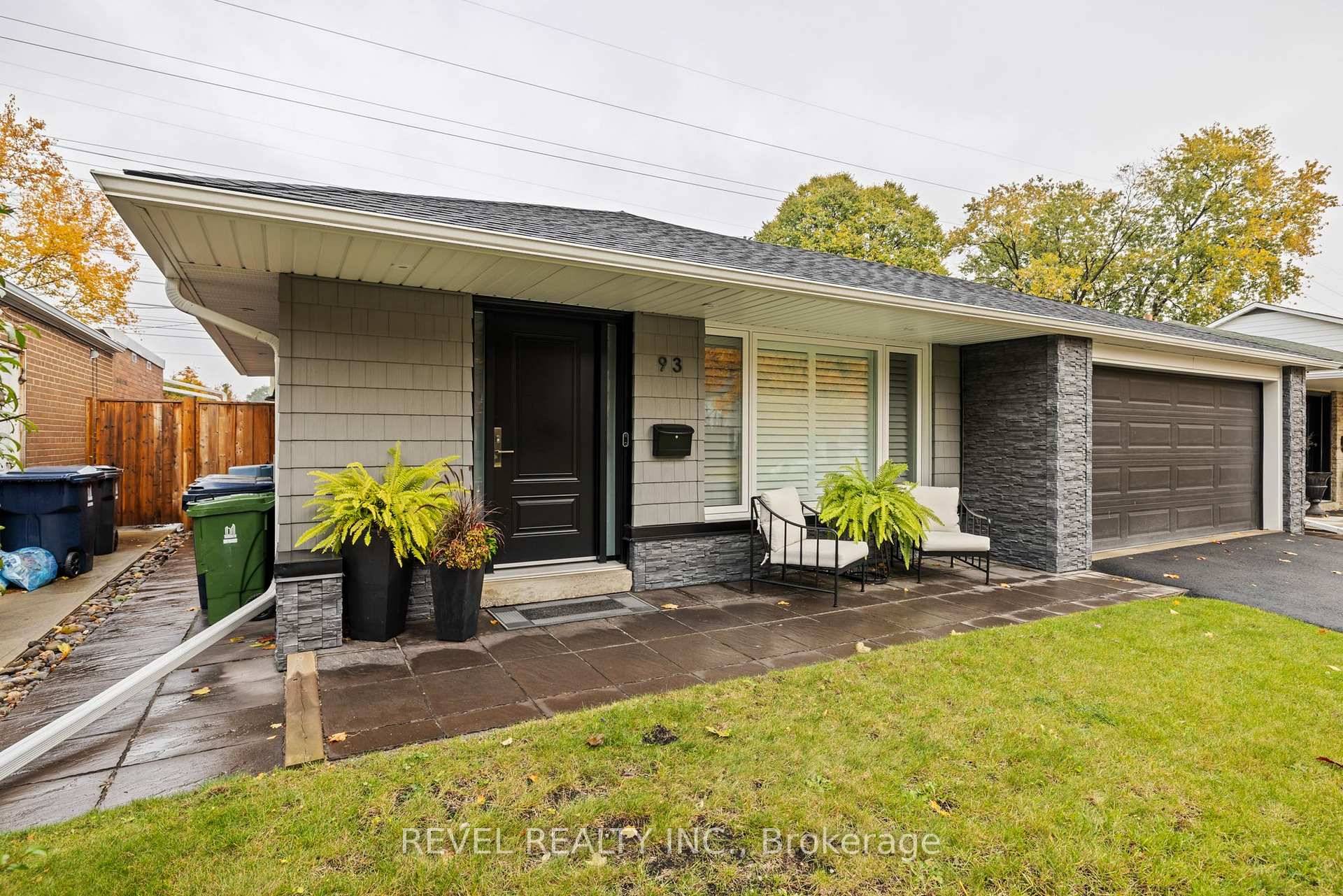Discover this beautiful home situated on a generous 43x130 lot, this property is just minutes from major highways HWY 401, 427S, 27N, 409 and Pearson International Airport, providing easy access ...
