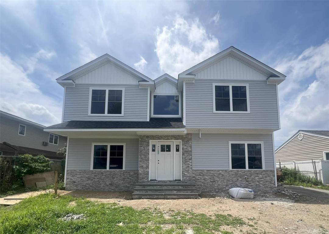 New Construction in Prime Bethpage Location !