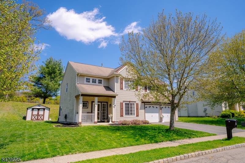 Beautifully maintained 4 bedroom, 2.
