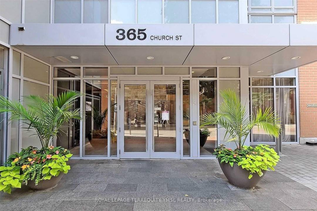 365 Church ! Stunning Furnished 1 Bedroom Penthouse with 2 Full Bathrooms, offering over 700 sq.