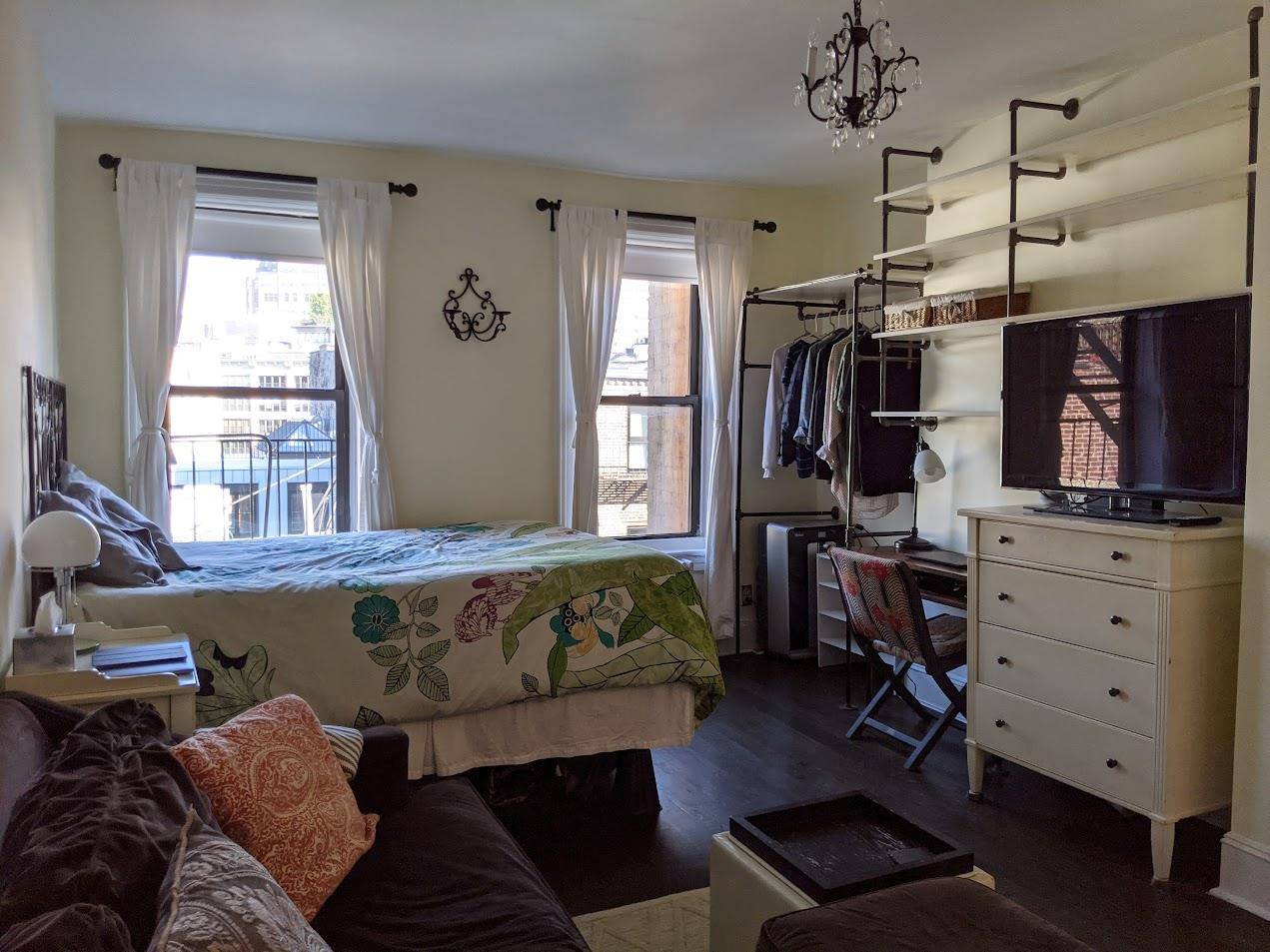 Welcome to the charming coop at 51 Jane Street, Unit 20 !