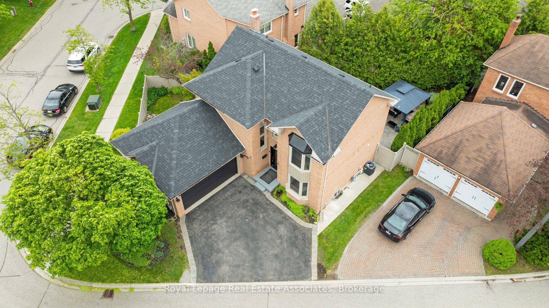 Welcome To 6682 Snow Goose Lane, A Beautifully Maintained Home Nestled On A Family Friendly Cul De Sac In The Highly Sought After Lisgar Community Of Mississauga.