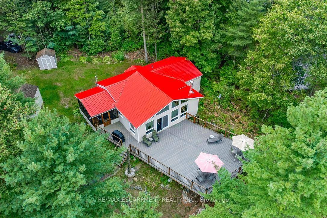 Imagine creating unforgettable memories with friends and family at this beautiful cottage, with 205 feet of picturesque lakefront on a sprawling 1.