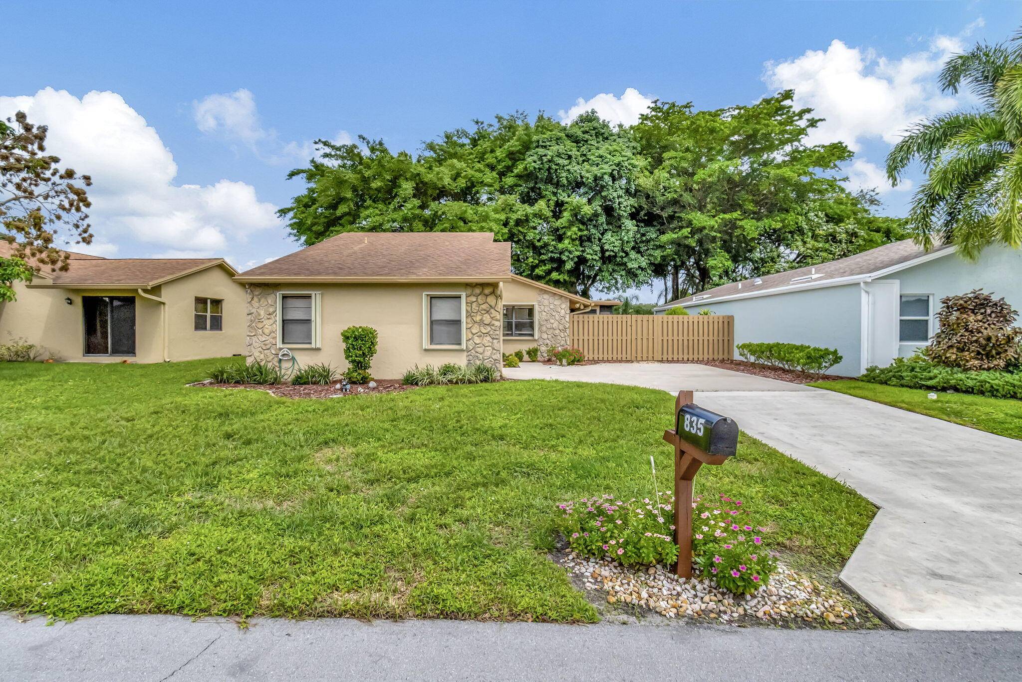 PRICED TO SELL, UPDATED, MOVE IN READY, 2 BEDROOM, 2 BATH, PLUS SCREENED LANAI.