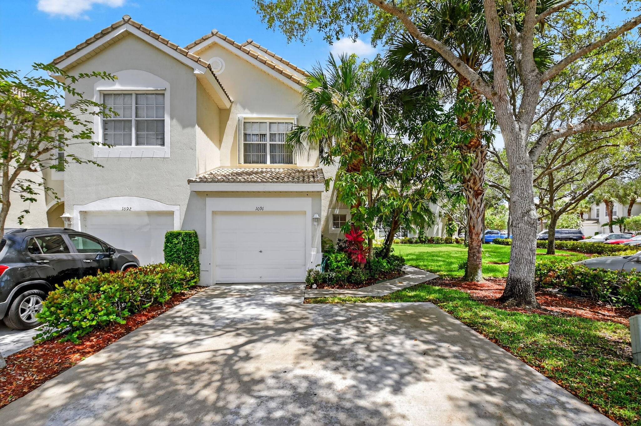 Discover this 3 bed, 2 bath, 1 car garage townhouse, ideally situated at the end of the building for added privacy and fewer neighbors.