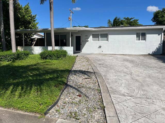 Beautiful 3 bedroom, 2 bathroom single family home located in the desirable Boulevard Heights neighborhood of Hollywood.