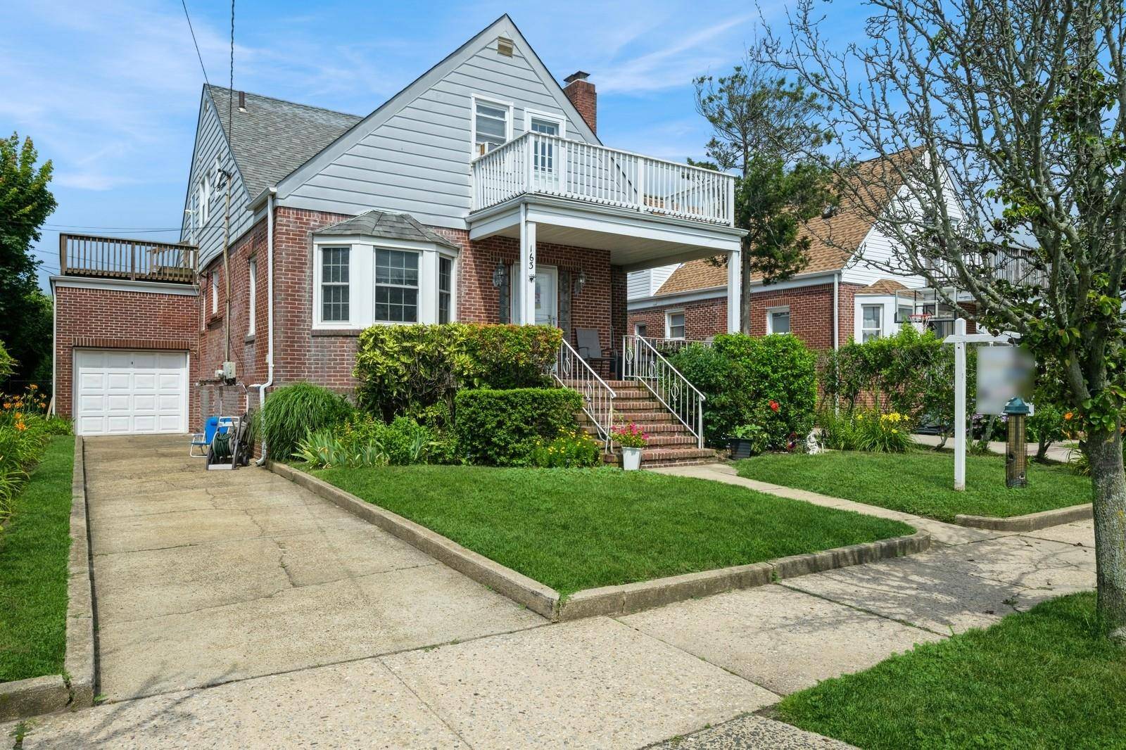 Long Beach Beachside This is a Legal 2 family Certificate of Occupancy Verified.