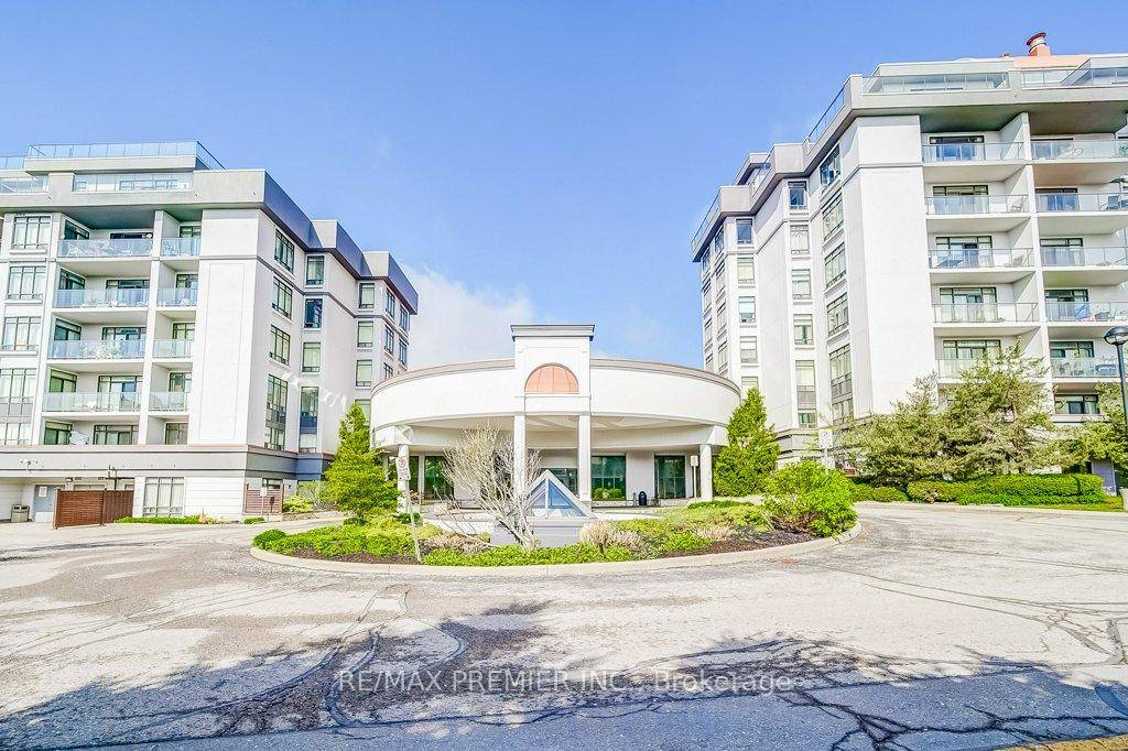 Spectacular luxurious Condo with a Breathtaking Clear View !