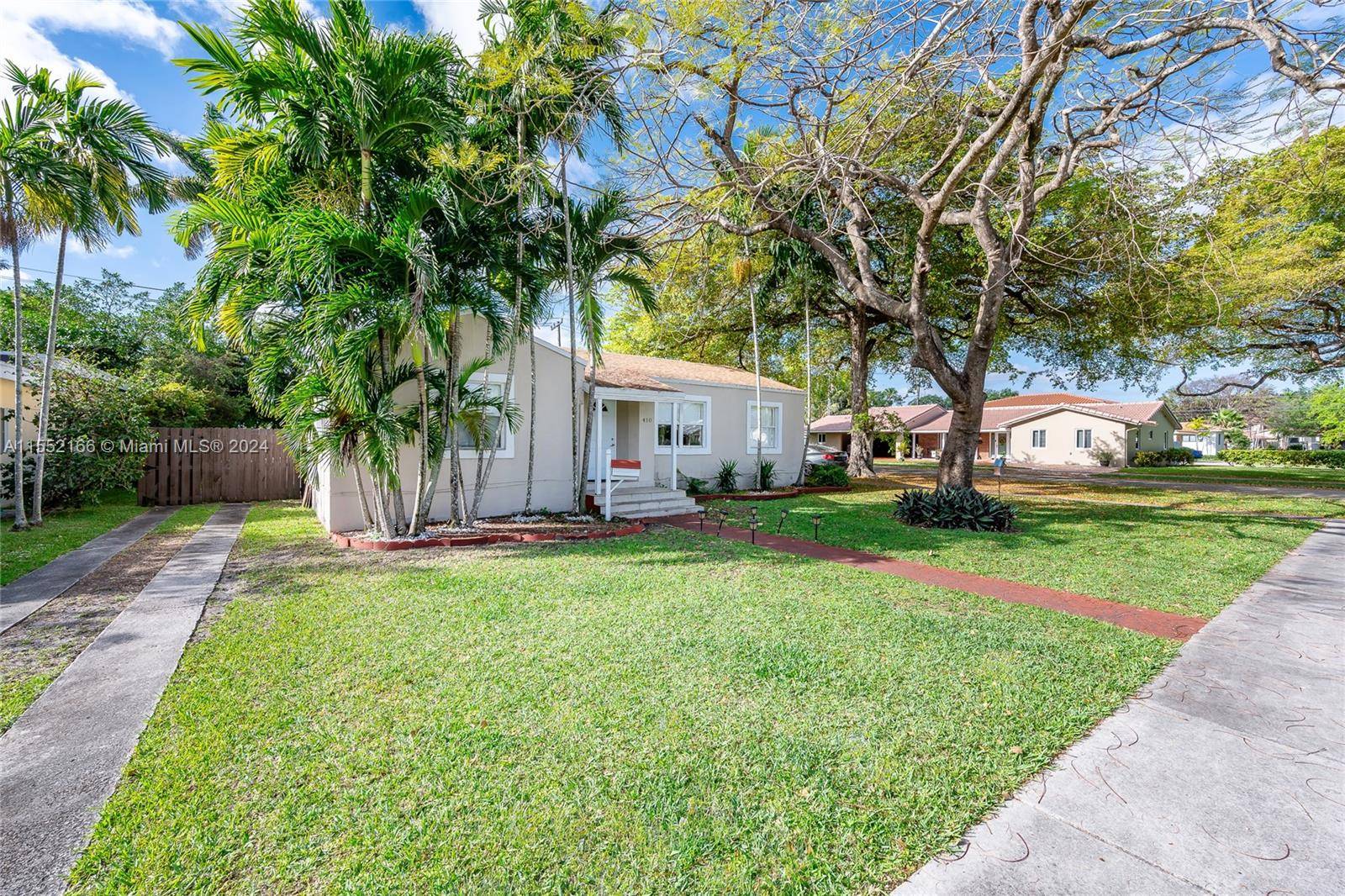 Mediterranean home located 2 blocks to Miami Springs Golf course and minutes to downtown Miami Springs w Shopping and Dining options.