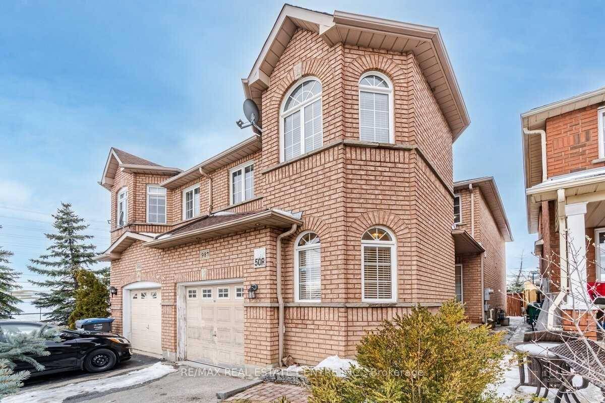 Beautiful 4 Bedrooms Semi Detached Home Backing Onto a Park in the Sought After Heartland Area !