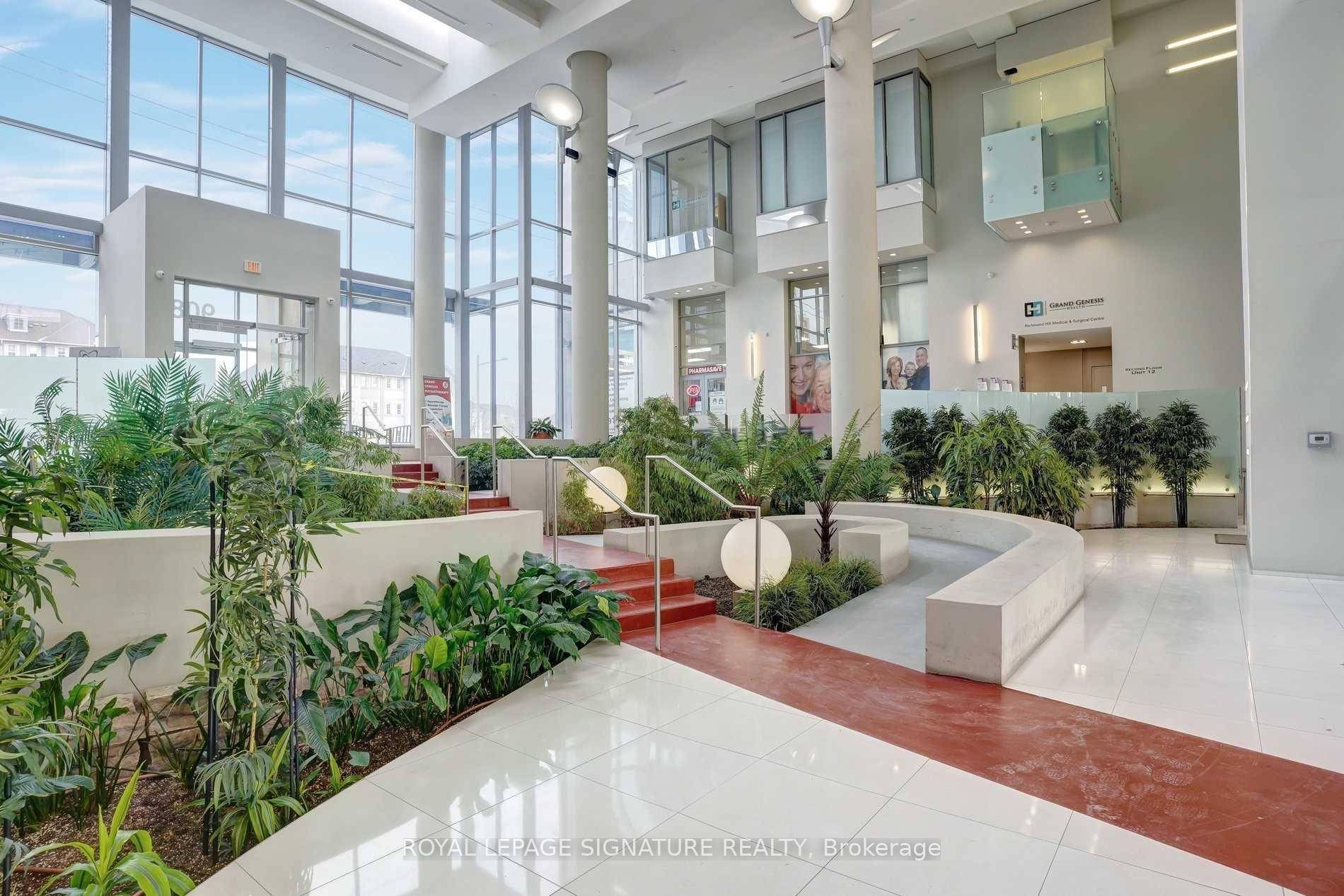 Welcome to 306A 9088 Yonge St, an immaculate 1 1 bedroom condo located in the upscale Grand Genesis !