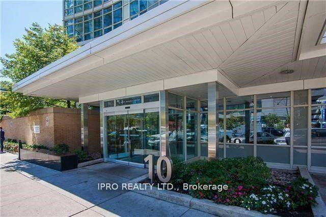 Huge Luxury City Place Corner Suite With Custom Upgrades.