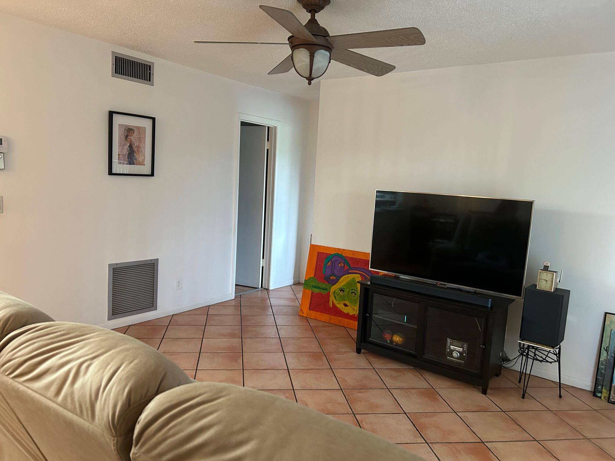 Very nice easy to own 1 1 in a very private location.