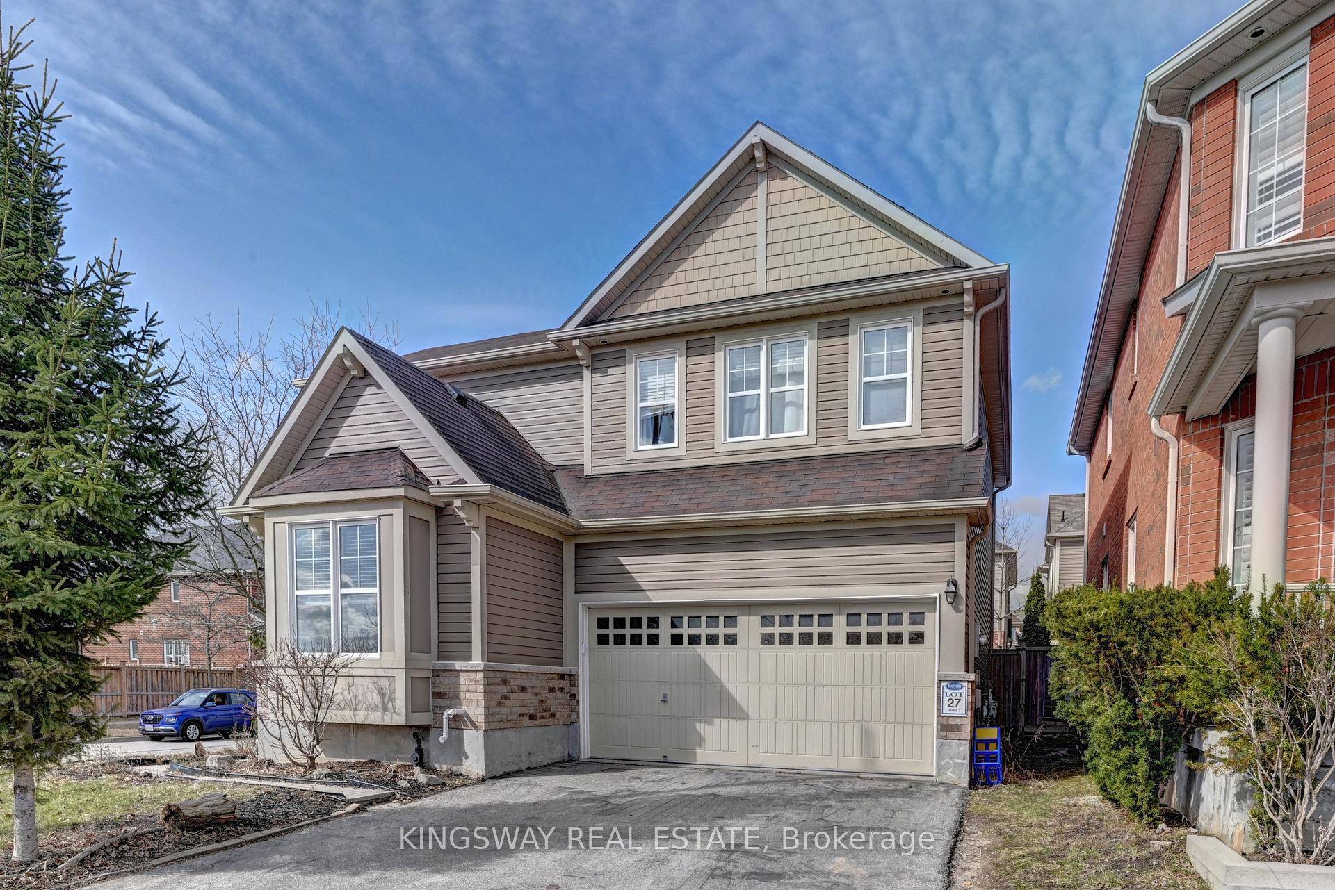 ABSOLUTELY STUNNING 4 BEDROOM, DOUBLE CAR GARAGE DEAL IN NEWER CAMBRIDGE !