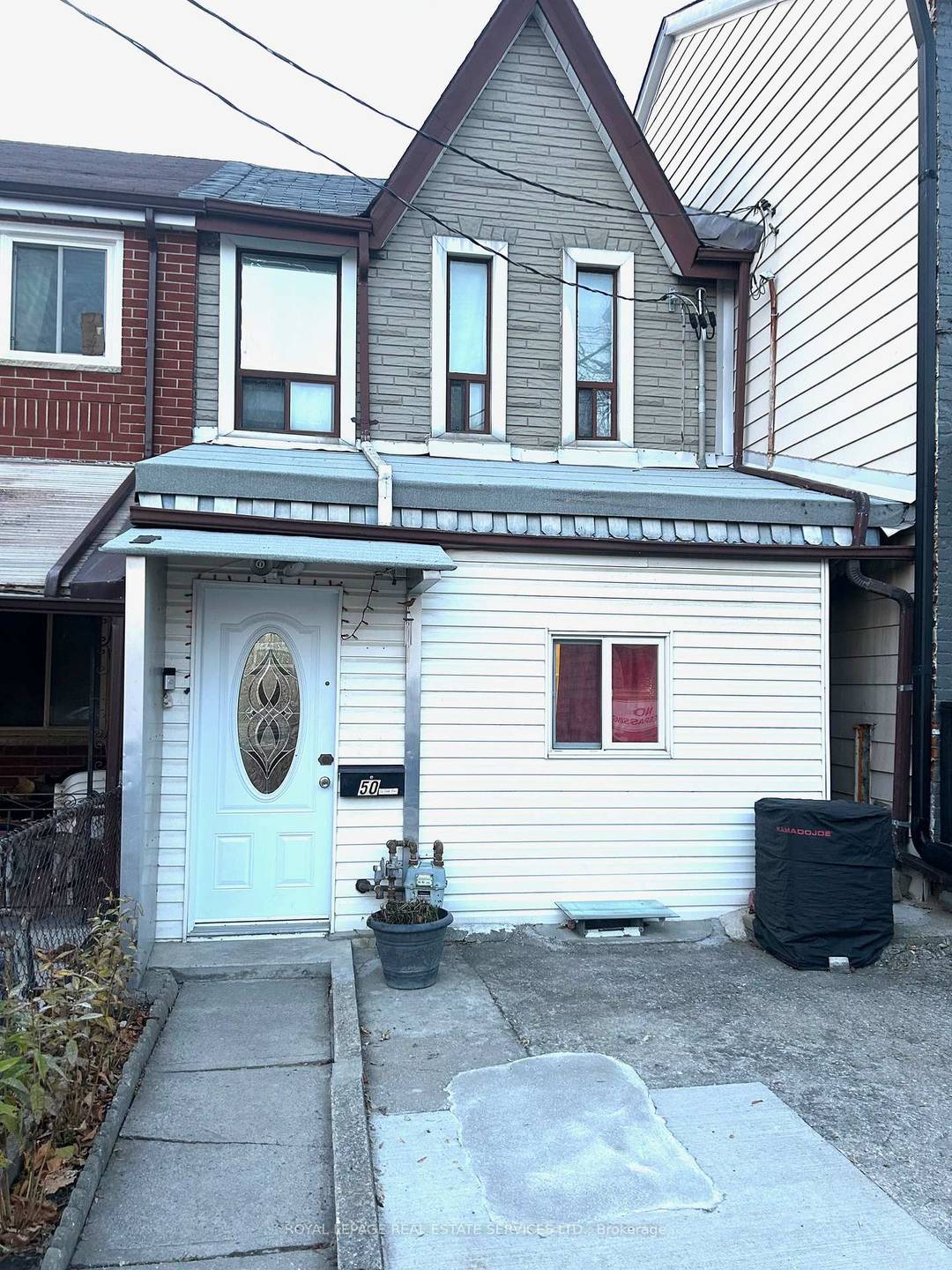 Located In One Of Toronto's Liveliest And Most Diverse Neighborhoods, One Bedroom Apartment Is Available Immediately In The Heart Of Kensington Market and near China Town.