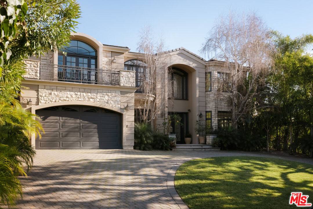 1202 San Vicente Blvd 6BR Santa Monica La