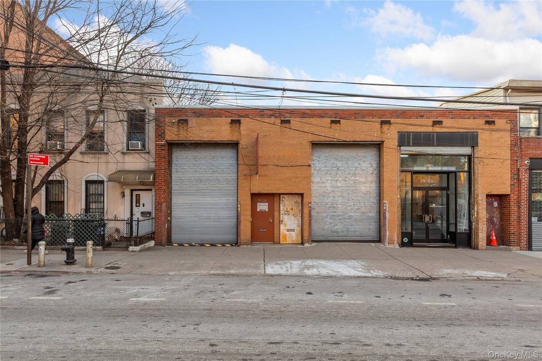 Approximately 4, 858 SF warehouse garage space with dedicated office component, located on the west side of Crescent Street just off 39th Avenue in the heart of Dutch Kills, Long ...