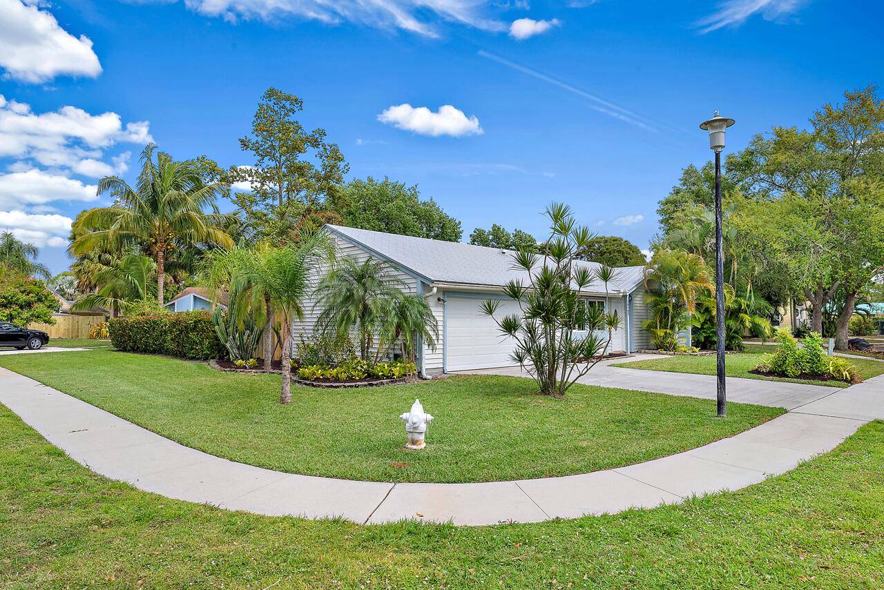 A rare gem in the heart of Jupiter !