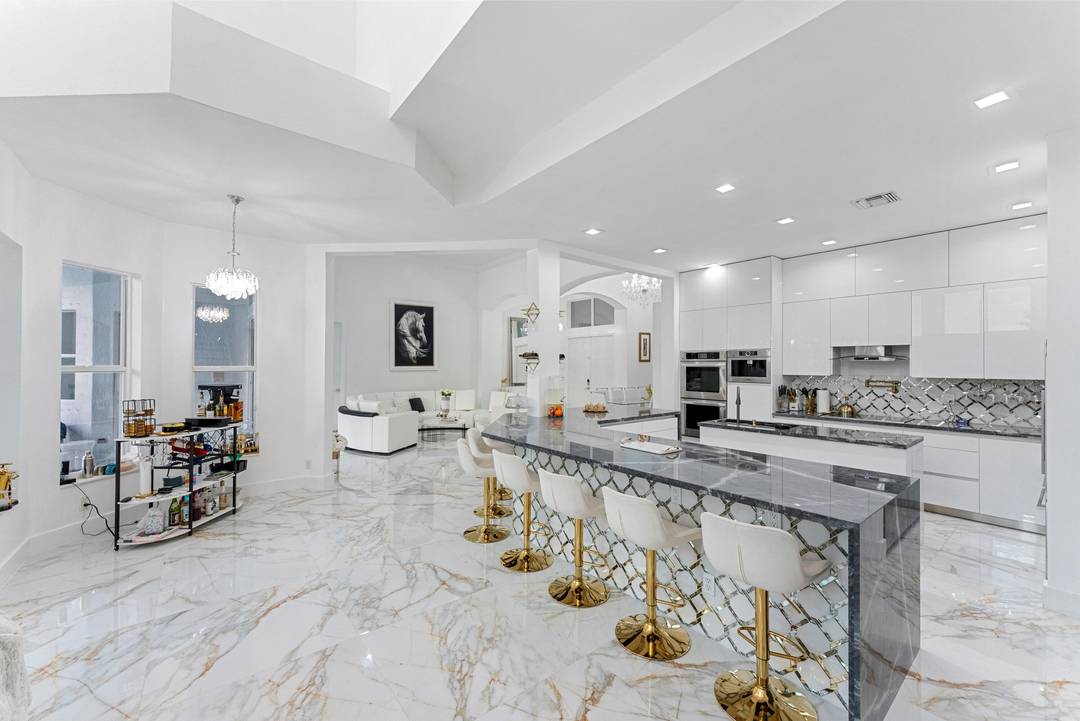 Welcome to your lake house, a resort style gated community.