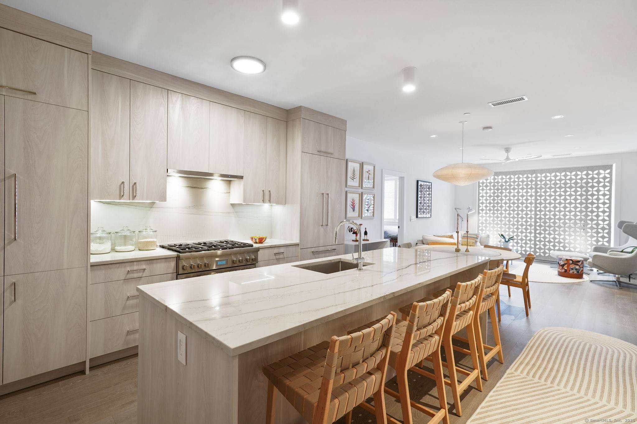 Experience a new vision of sophisticated single level living at the Vue New Canaan, an exciting premier luxury condominium community located in the heart of New Canaan.