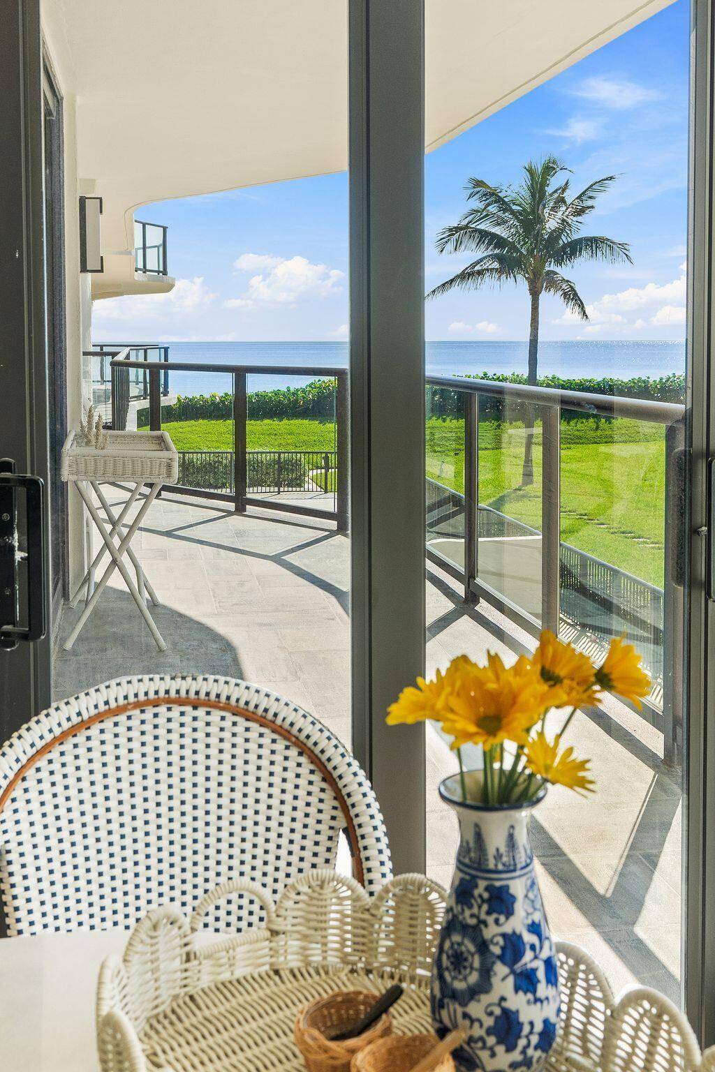 Beach, Tennis, Pool and Views !