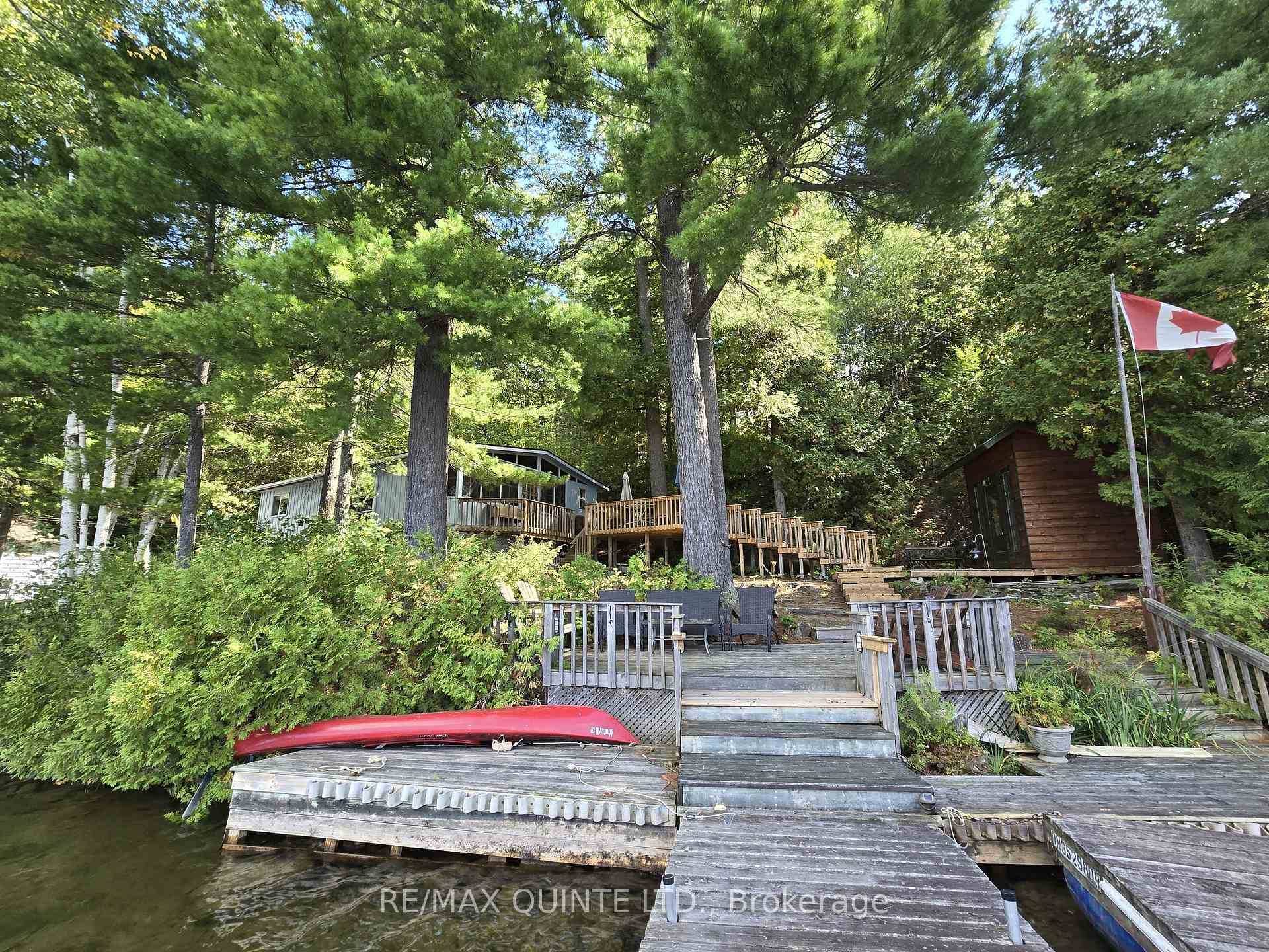 Welcome to this charming cottage that was once owned by hockey legend Mike Palmateer amp ; Family.