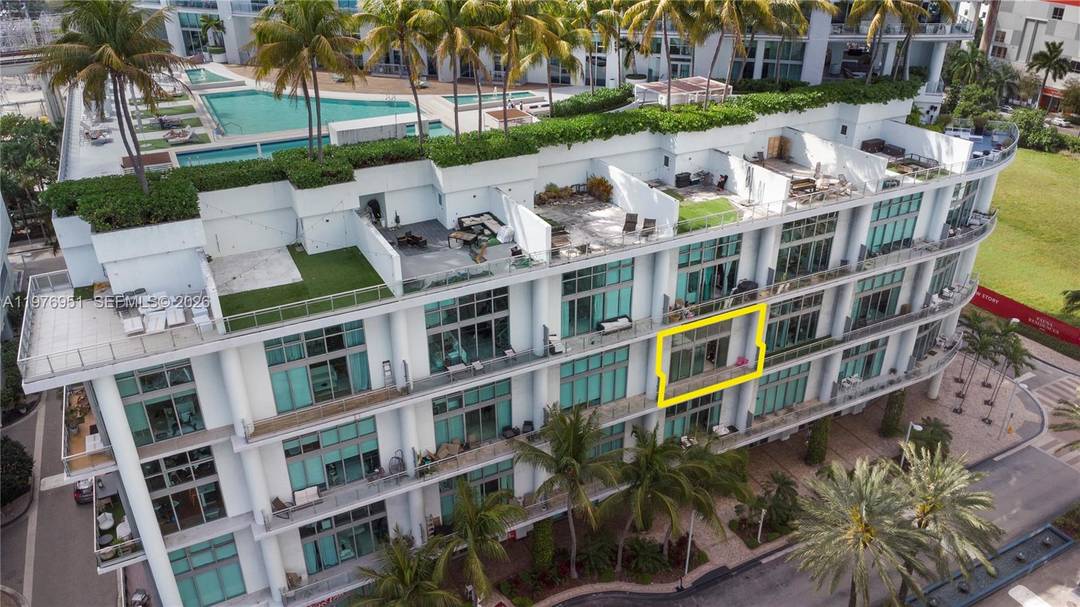 Rarely available Townhouse condo in the The Ivy Condo, located in the soon to be Faena District.