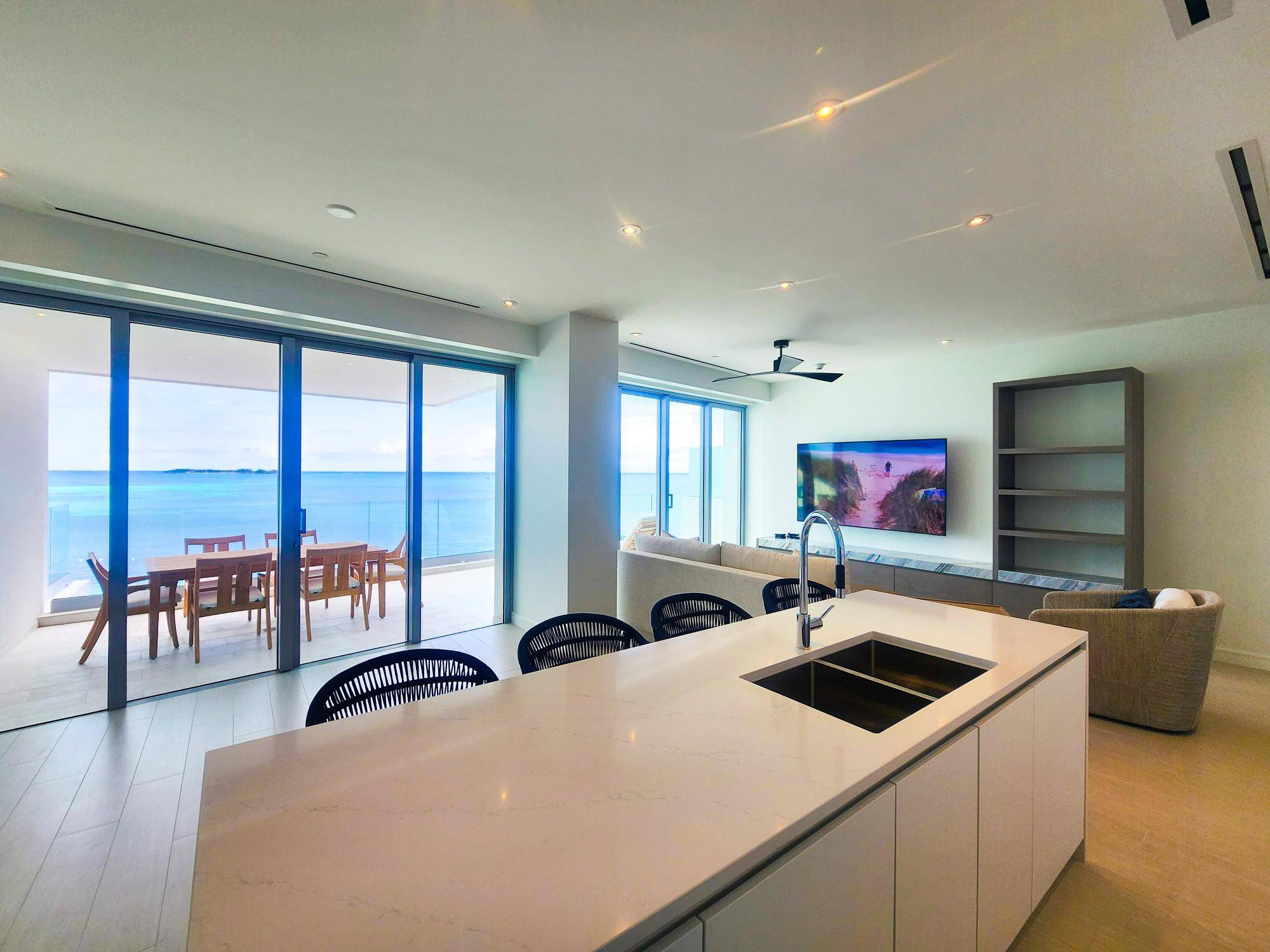 GOLDWYNN Condo New-Providence