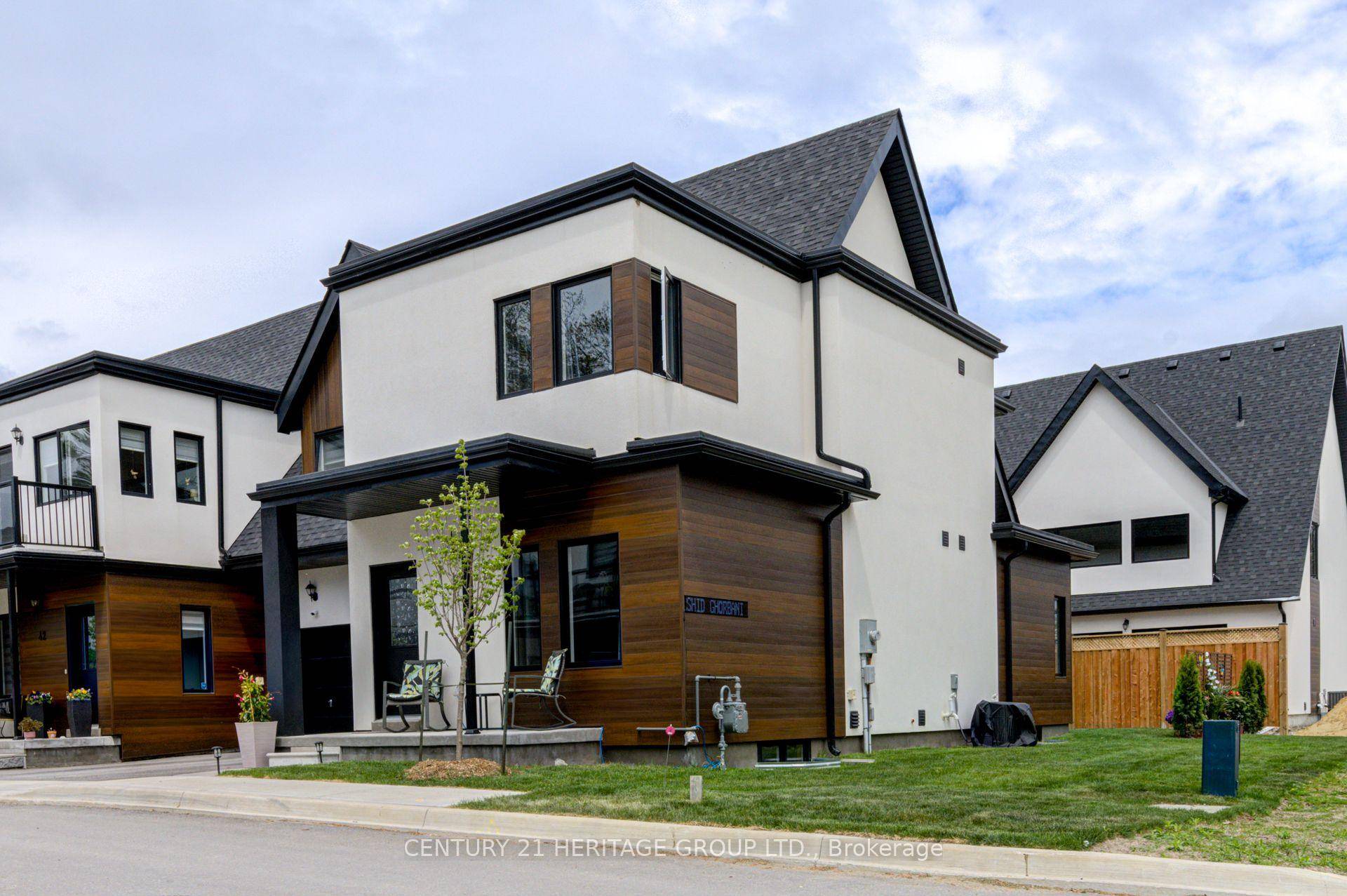 Welcome to Sophies Landing, a sought after gated waterfront community on Lake Simcoe in Orillia.