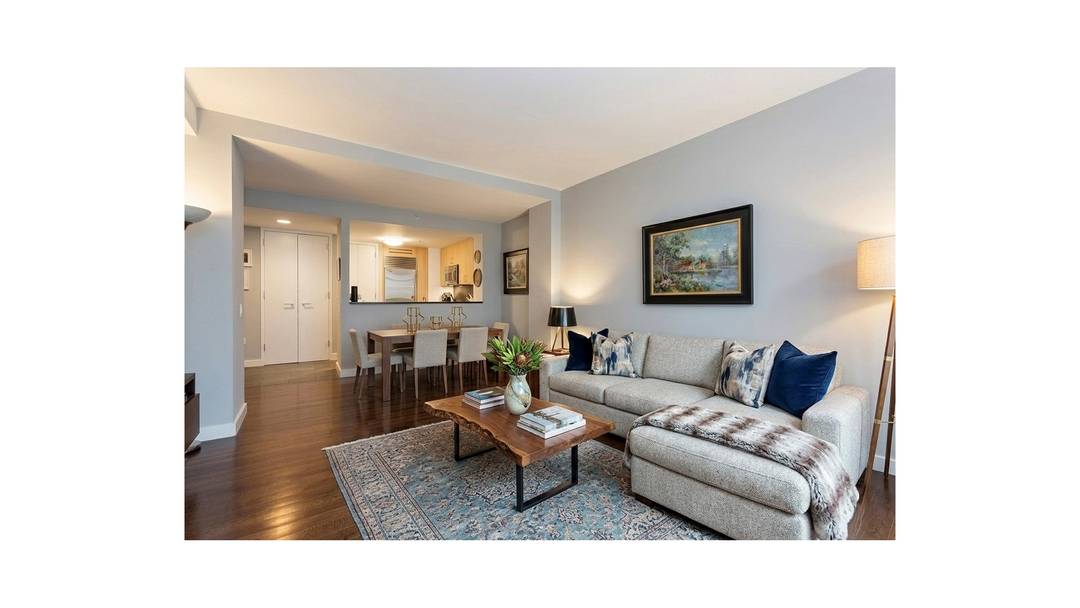 THE WINDSOR PARK CONDOMINIUM Just a few steps of Central Park South, this pre war Condominium designed by the world renowned architect by Gwathmey amp ; Siegel Apartment features LUXURY ...