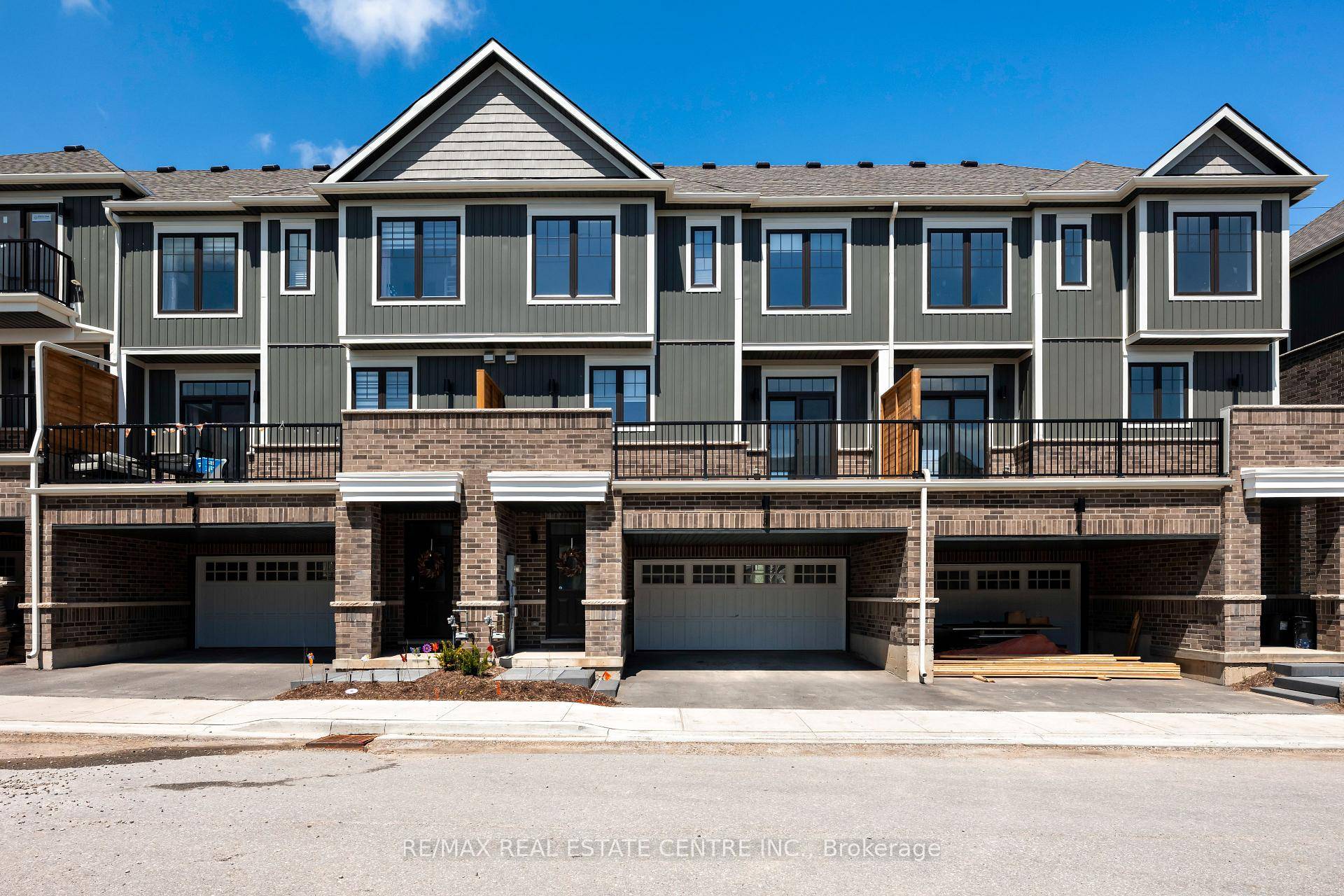 Welcome to this bright amp ; airy modern 3 storey townhome, located in the desirable west end of Orangeville, walking distance to local shopping, walking trails, schools amp ; more.