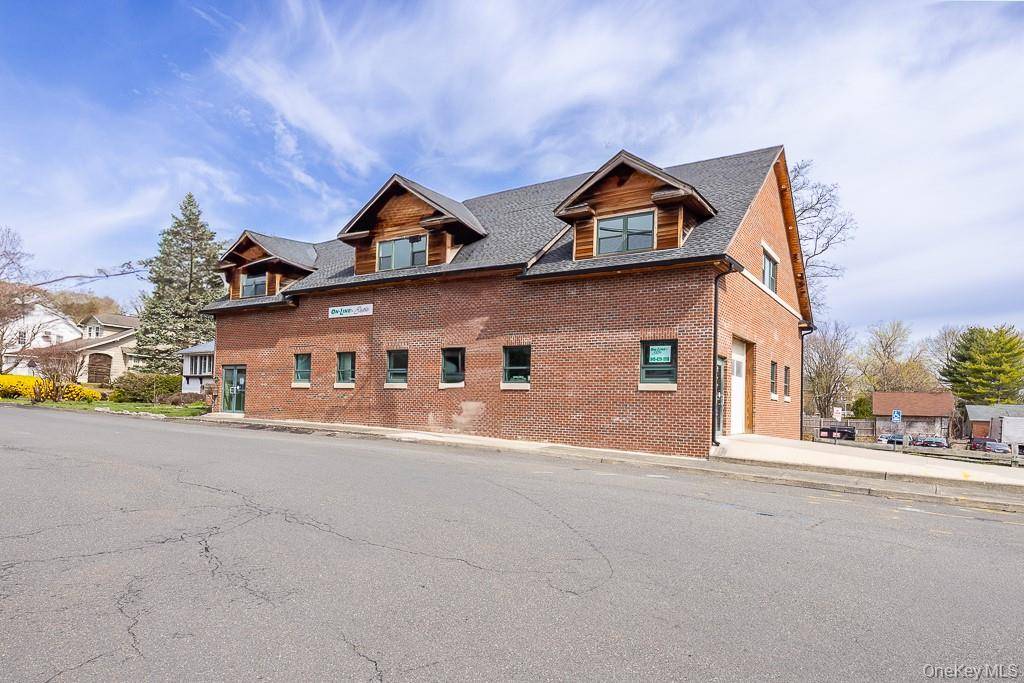 Building FOR LEASE. No detail spared in the construction of this mixed use warehouse building of 6750 square feet on the corner of Ten Eyck amp ; Route 9W.