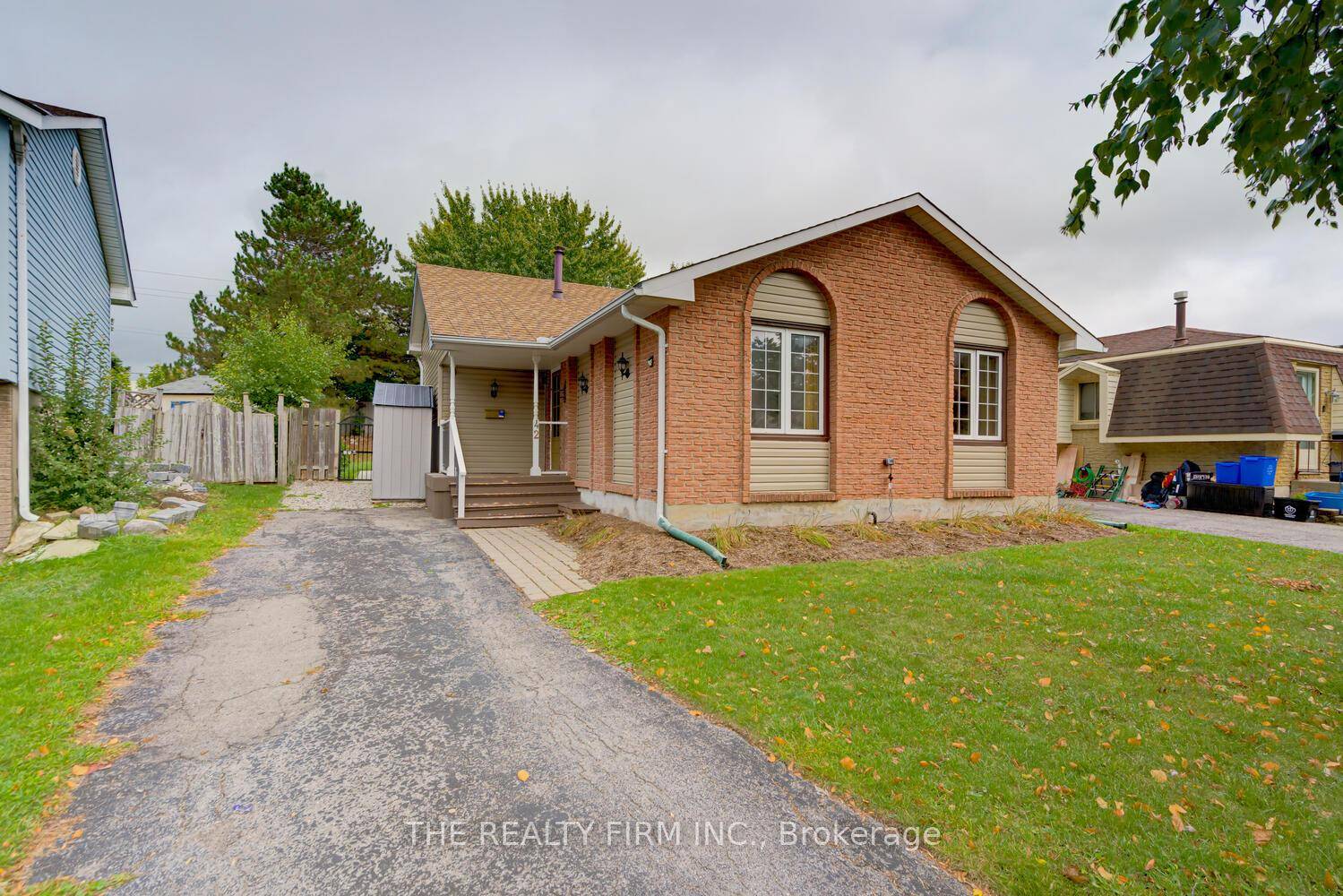 A spacious and welcoming place to call home !