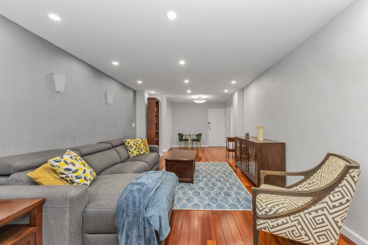 Apartment Move right into this renovated one bedroom at The Leslie House in Midtown East.