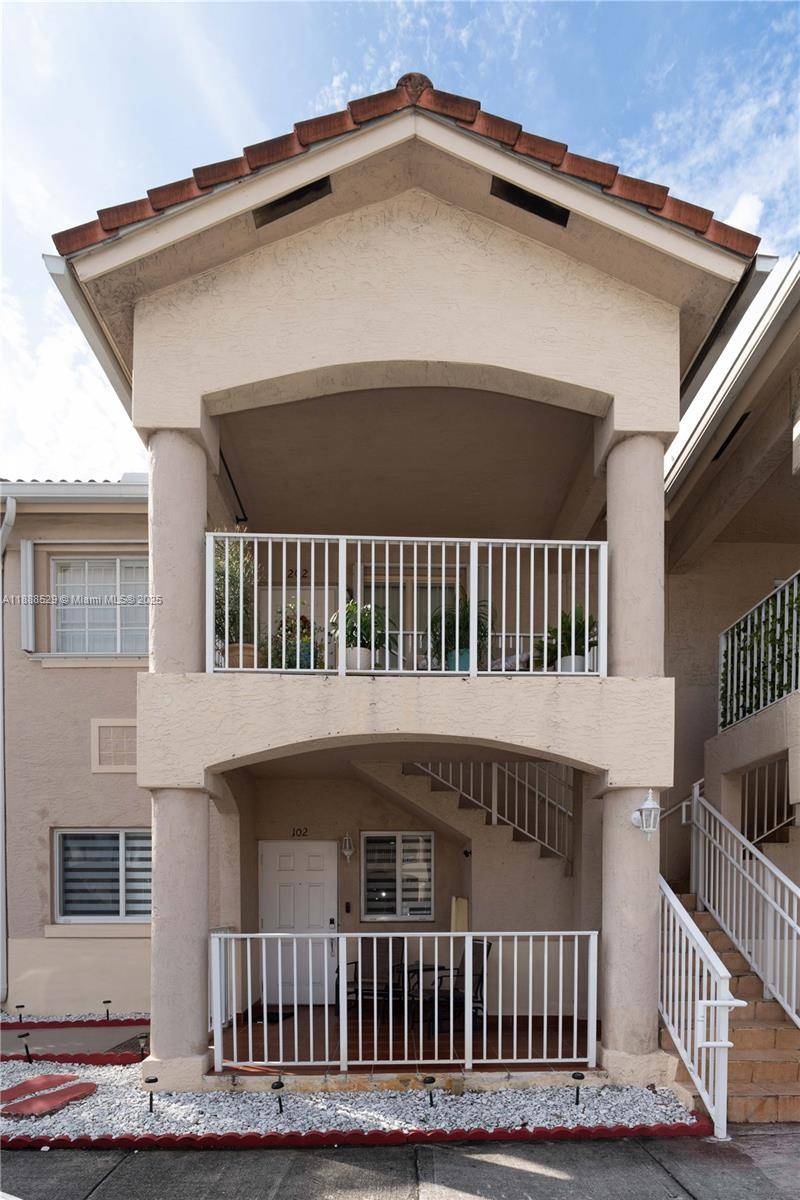 Bright and spacious 3 bedroom, 2.