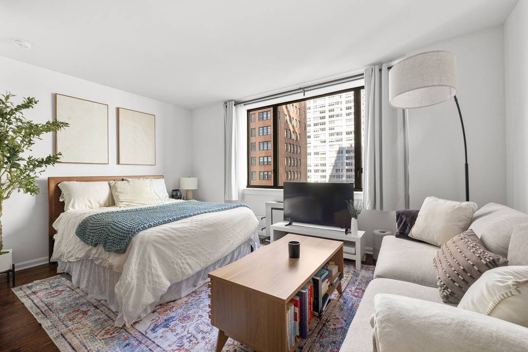 First Open House Sunday, March 22 from 1 3 pm BY APPT only Welcome to Residence 10F, a sunny, spacious alcove studio in a premier full service condo in the ...