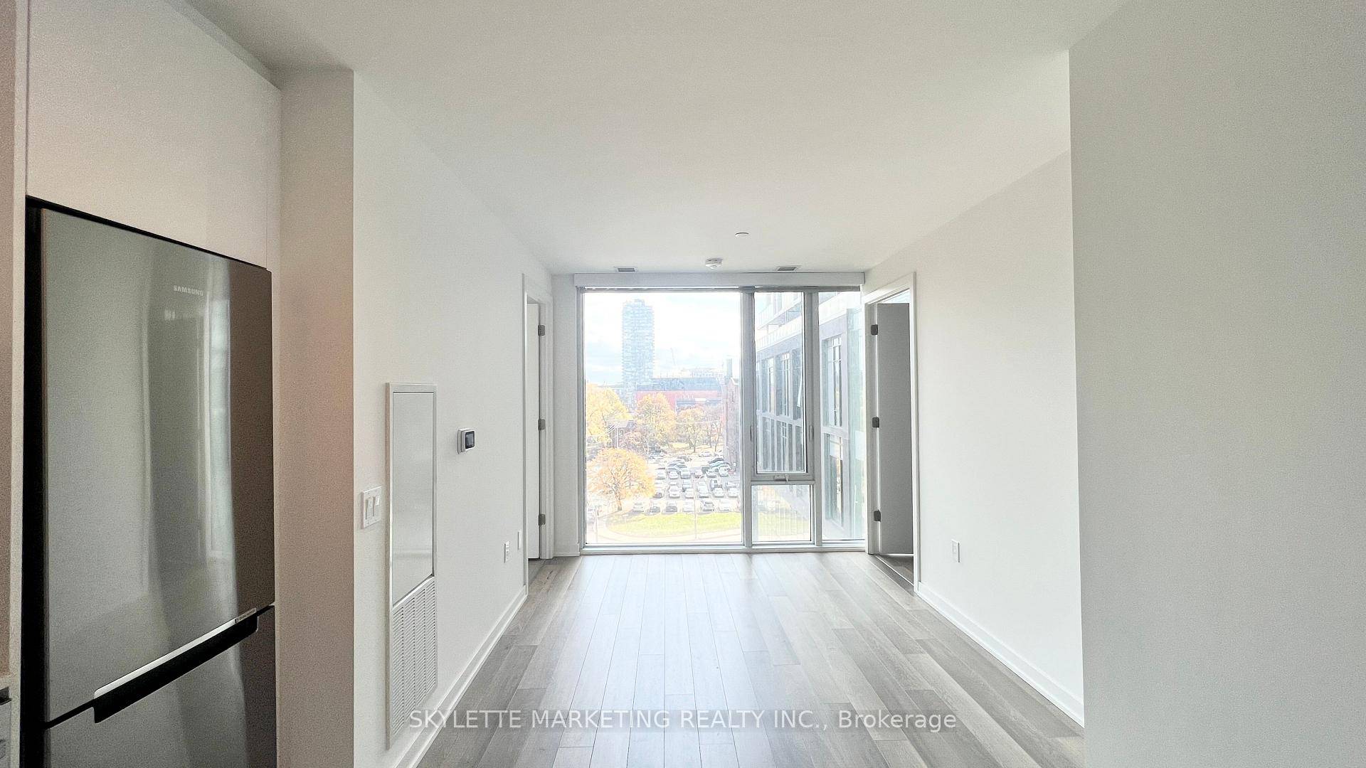 Corner Suite Is SouthEast Facing 2 Bedroom 2 Full Bathrooms Locker Upgrades Throughout Custom Window Coverings Throughout Find Yourself At Home In This Modern Abode, Located In The Centre Of ...