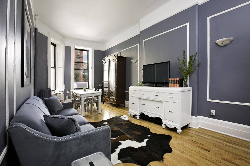 This beautiful and renovated one bedroom unit is in a prime Upper West Side location on West 86th Street, just one block from Central Park.