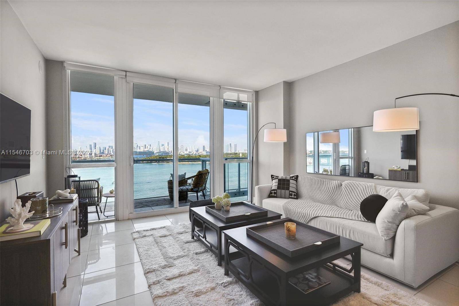 Stunning view over Biscayne Bay, Star Island and Miami's skyline from this tastefully decorated one bedroom at the Bentley Bay 5 star bayfront luxury residence adjacent to South Beach's trendy ...