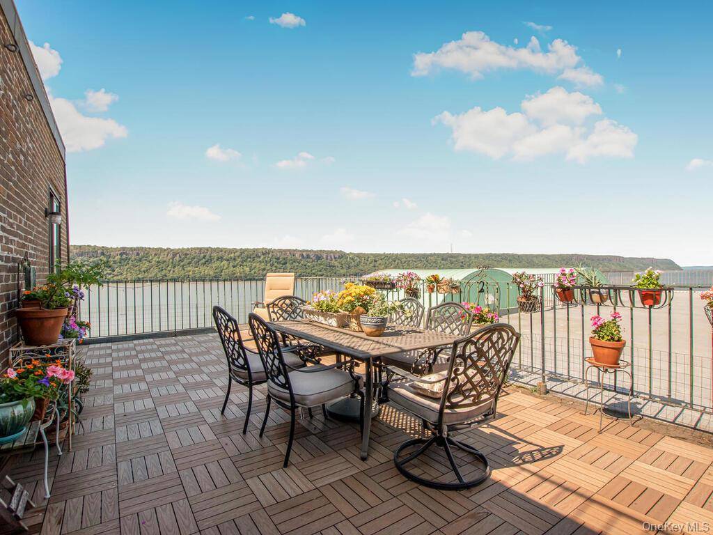 Live at the Top of the World Stunning Penthouse Duplex with Private Rooftop Patio !