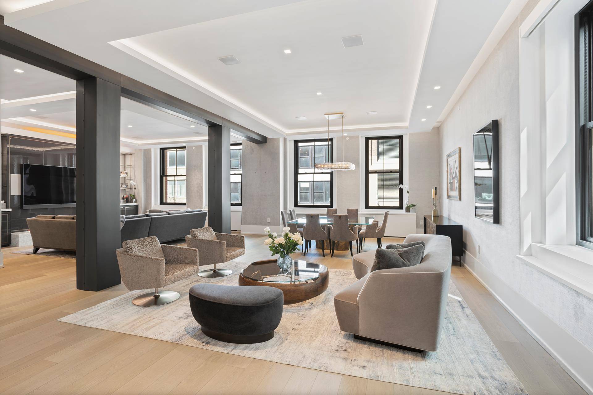 Exquisitely renovated 10 room 4, 522 sq.