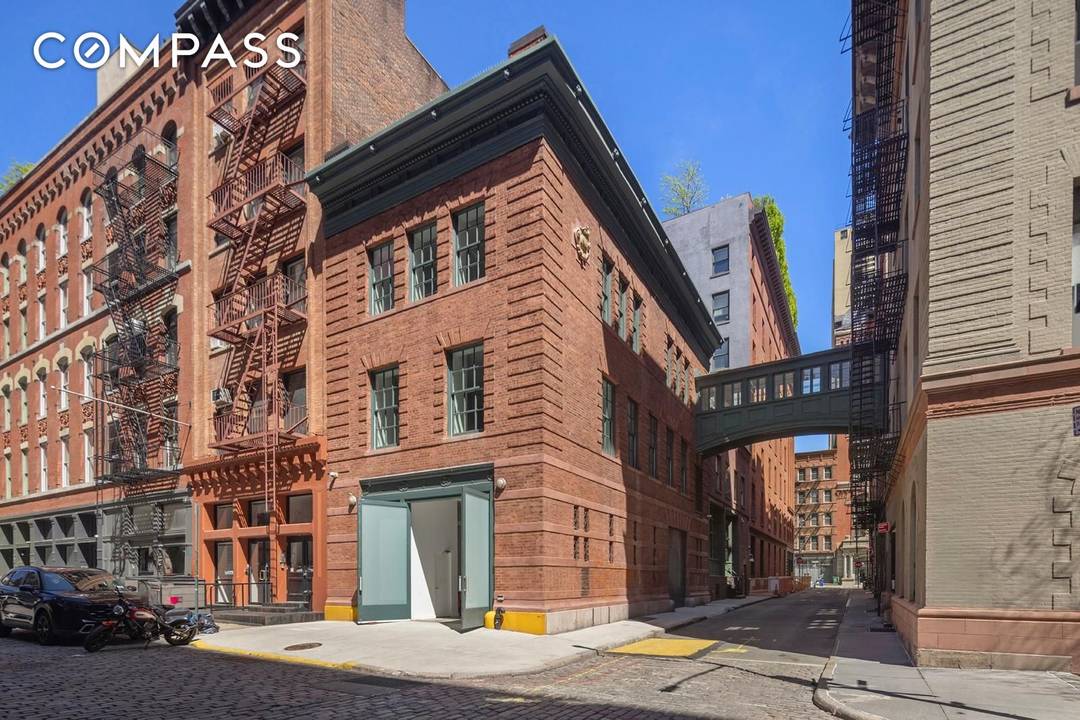 A Landmark in the Sky The Footbridge Mansion at 9 Jay Street Nestled in the heart of Tribeca s historic northwest district, 9 Jay Street is one of downtown Manhattan ...