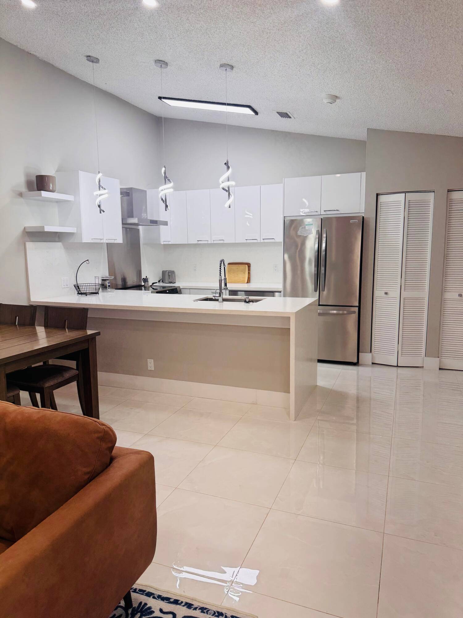 Welcome to this beautifully renovated 2 bedrooms, 2 baths villa in the heart of Wellington's sought after Sugar Pond Manor !