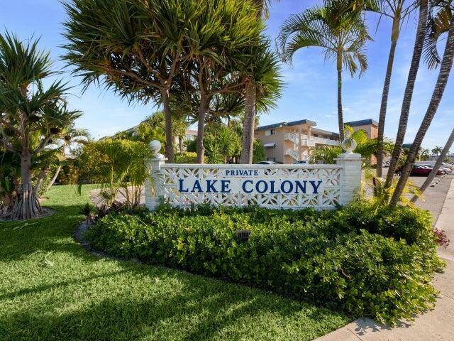 Boaters Paradise ! ! Fully furnished turnkey 2BR 1BA in this active 55 community in North Palm Beach move in ready.