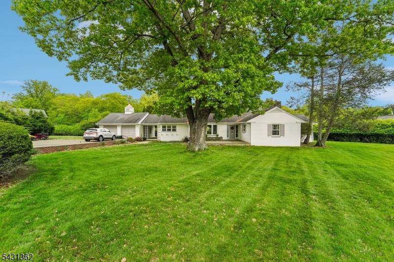 Great Ranch set on a private 1.