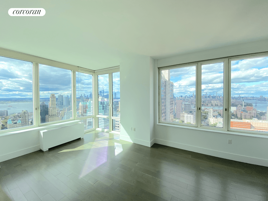 Sunny Beautiful 2BR 2 Bath comes with amazing Manhattan view and Water view, Luxury High Rise building, lots of windows, spacious living space, 24HR doorman, amenities include Beautiful Roof deck, ...